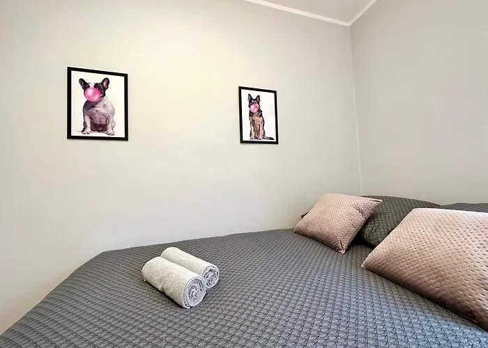 Mmrent Bubble Gum Room